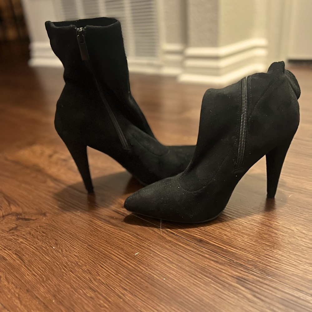 Black ankle heel boots